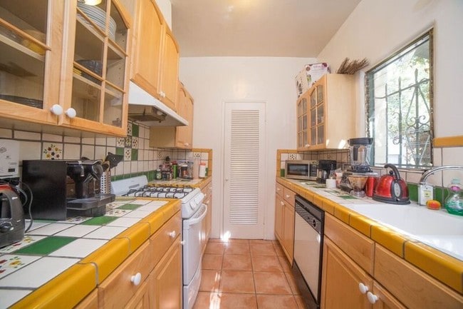 4 - 2166 Beachwood Ter