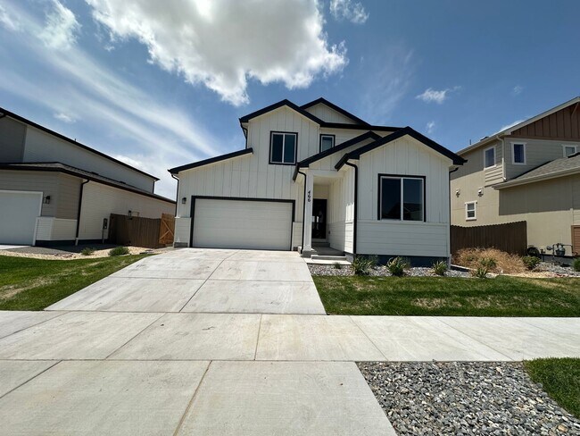 Building Photo - New 4 Bed 3 Bath 3 Car Oversized Garage Mi...