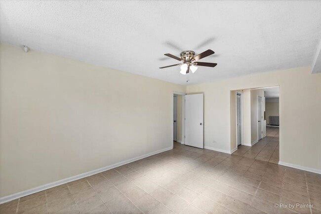 Foto del edificio - 5400 W Foster Ave