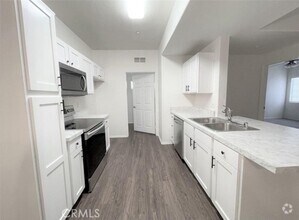 Building Photo - 41410 Juniper St