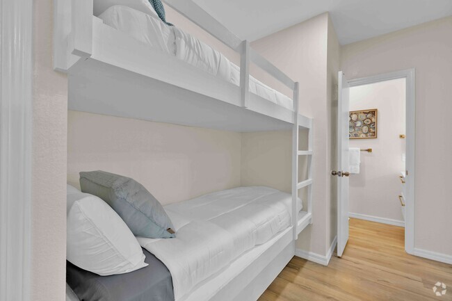 Building Photo - 111 E Hibiscus St