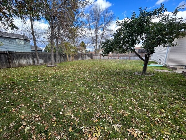 Building Photo - Spacious 5-Bedroom Family Haven with Modern Amenities
