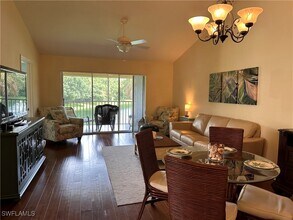Building Photo - 321 Robin Hood Cir