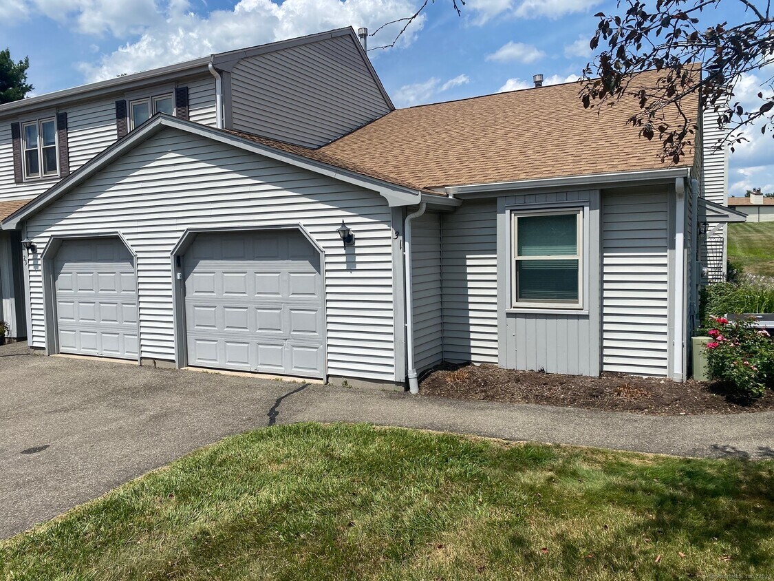 Foto principal - 31 Hickory Ln