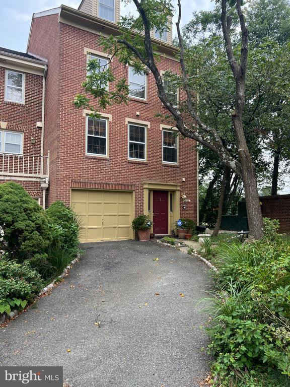 Building Photo - 5900 Munson Ct