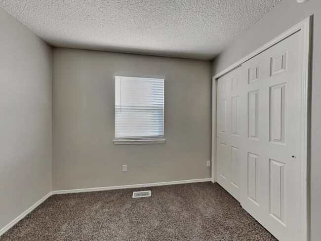 Foto del edificio - 6141 Hayseed Ct