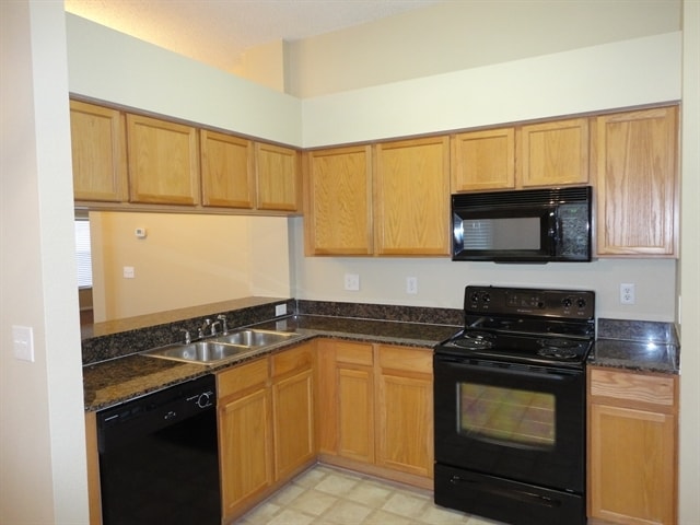 Building Photo - 11808 Lynmoor Dr