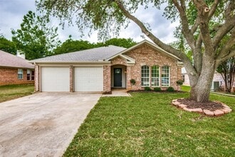 Building Photo - 759 Winding Oak Bend