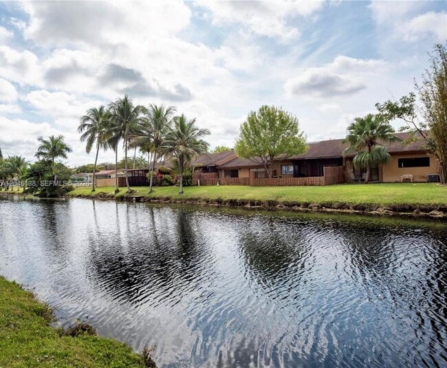 Foto del edificio - 7924 NW 10th St