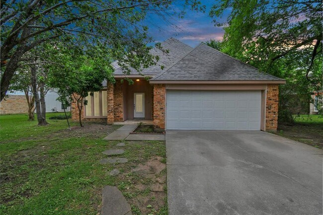 Building Photo - 15410 Lago Villa Dr