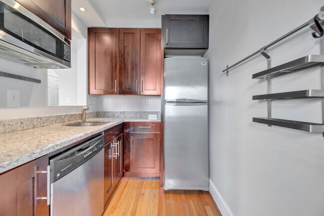 Foto del edificio - 1367 K St SE