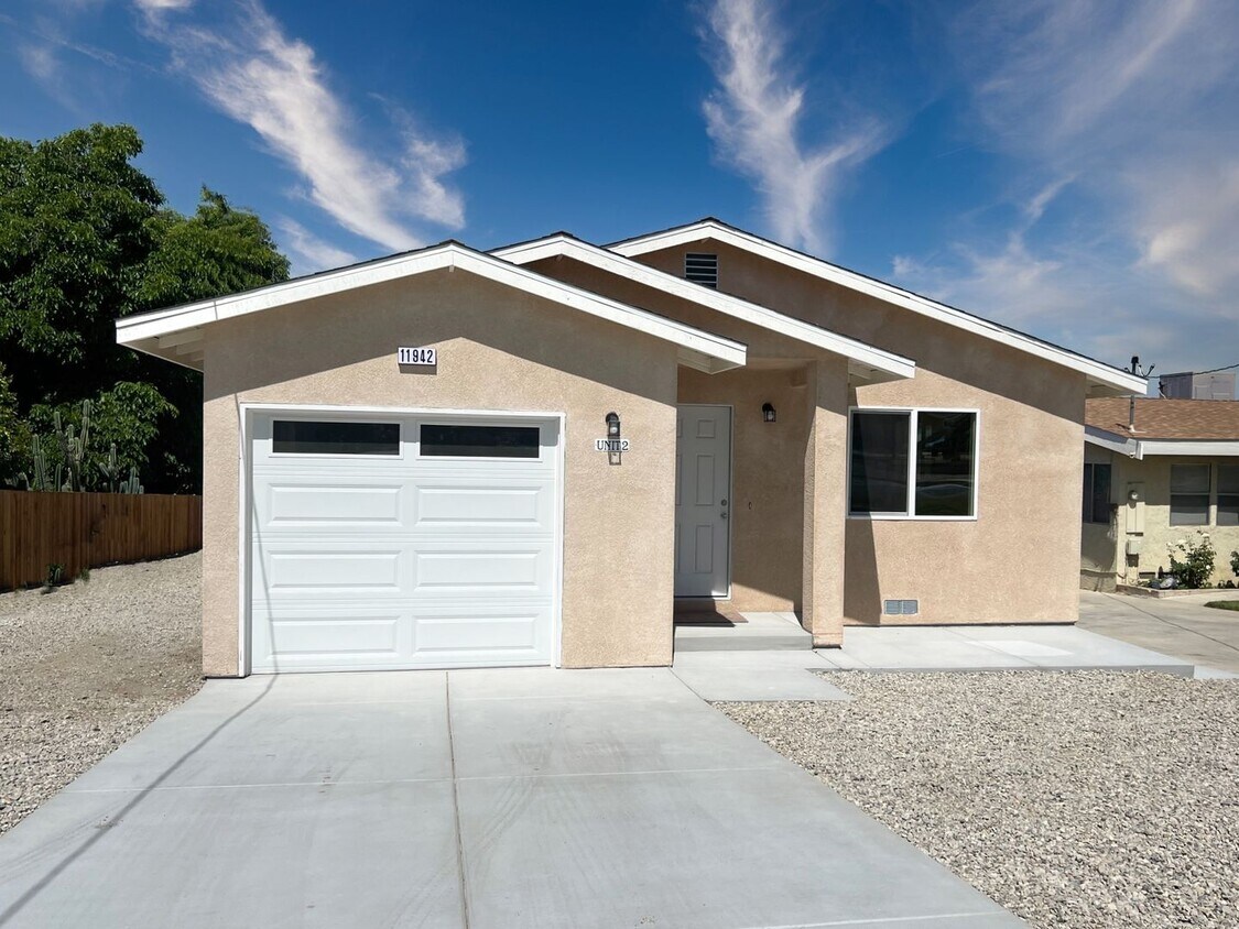 Foto principal - 11942 Douglas St - DNM