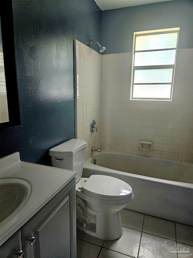 Building Photo - 2605 Talbert St