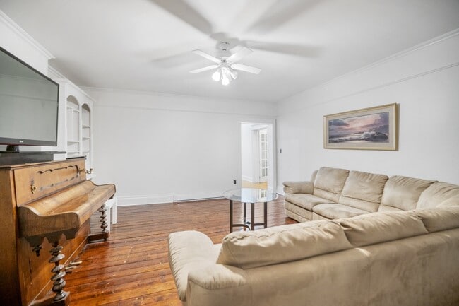 Building Photo - 203 Gower St