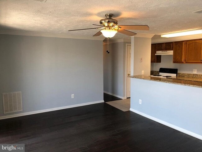 Building Photo - 17050 Capri Ln