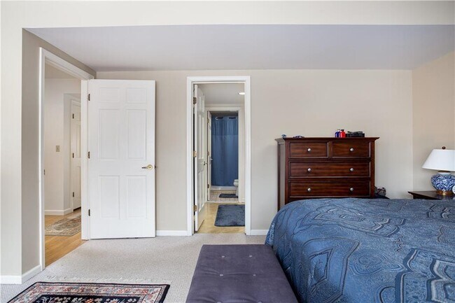 Building Photo - 53 Conanicus Ave