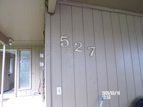 Building Photo - 527 NW Oak Ave