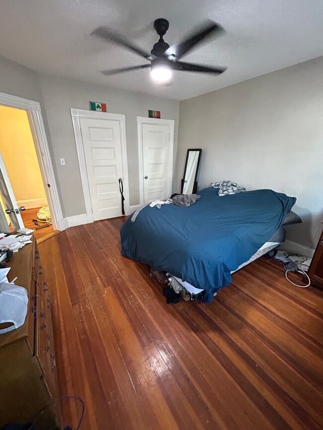 Building Photo - Huge 4 bed near the Red Line in Quincy.