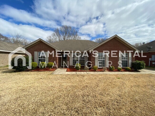 Foto del edificio - Home for Rent in Montgomery with Fenced in...