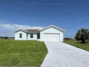 Building Photo - 1060 Capri Cir