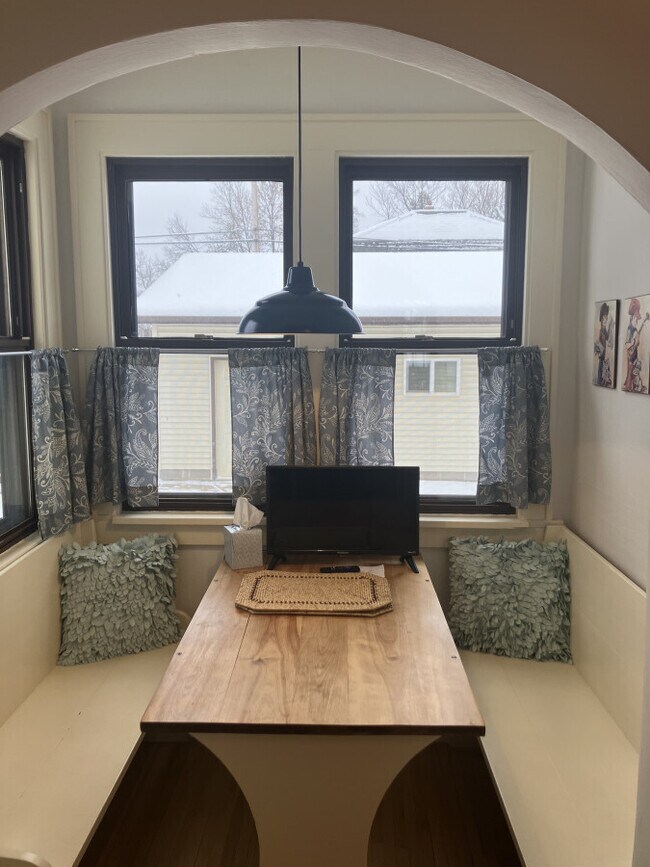 Building Photo - Sax Zim Bog Lodge (Hibbing Downtown Home) ...