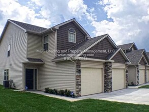 Building Photo - 2127 SW Timbertrace Ln