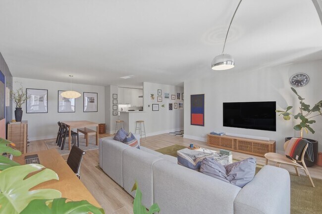 Foto del edificio - 2626 N Lakeview Ave