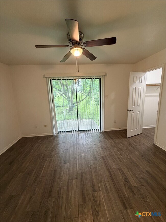 Foto del edificio - 802 Hackberry St