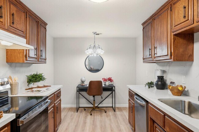 Foto del edificio - Beautifully updated 2-bedroom, 1.5-bathroom duplex