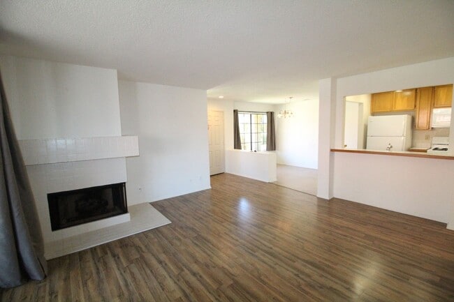 Building Photo - The Colony, Mandalay Beach | Patios Galore...