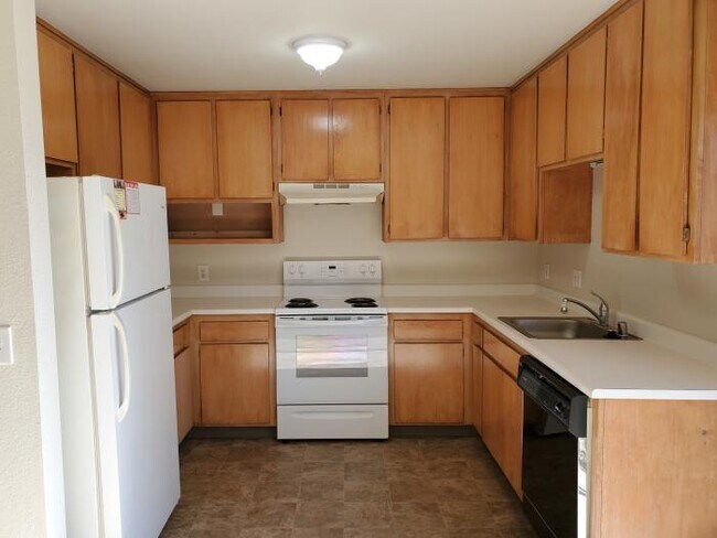 Building Photo - 2 bedroom in Santa Rosa CA 95403