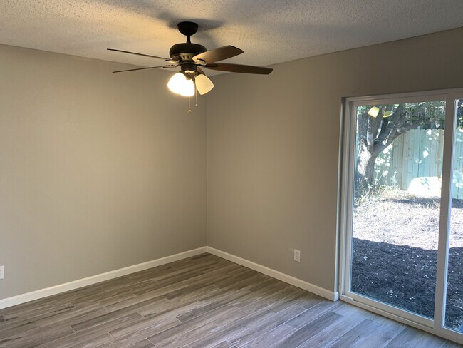 Foto del edificio - 6014 Calloway Ct