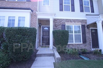 Building Photo - 100 Stratford Lakes Dr