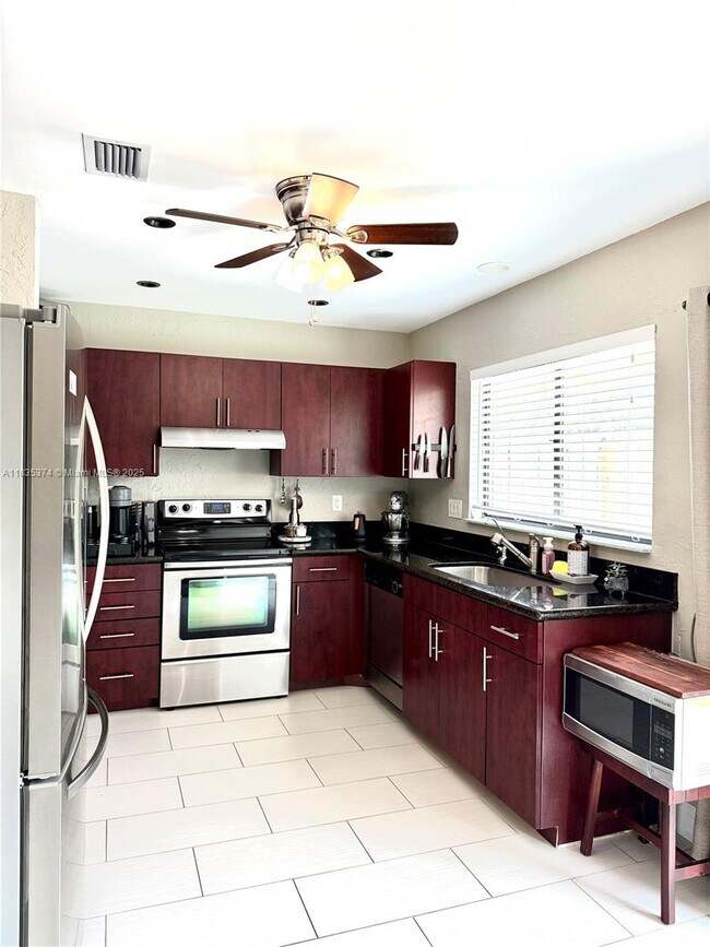 Foto del edificio - 9665 Golf State Park Way