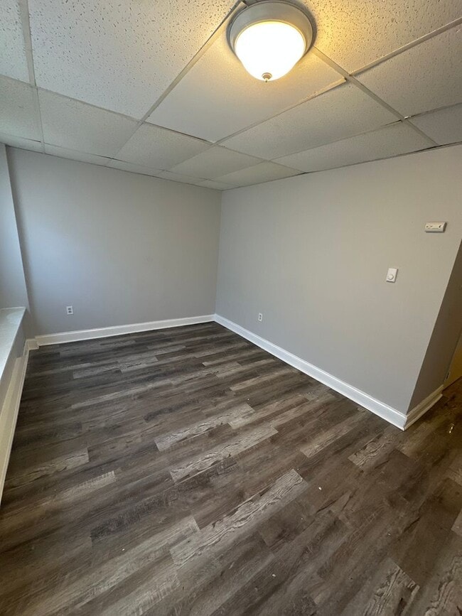 Building Photo - 254 Long Ln