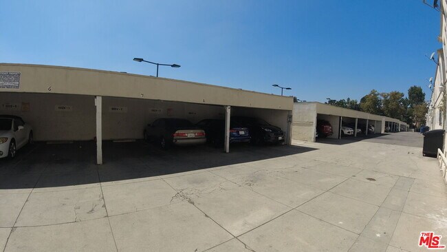 Building Photo - 5948 Melrose Ave