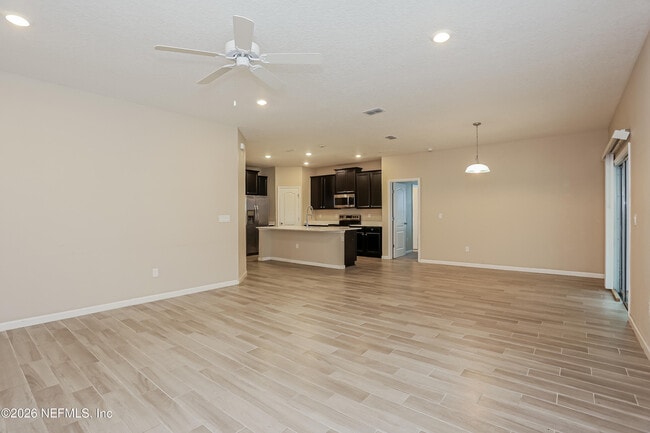 Foto del edificio - 16180 Blossom Lake Dr