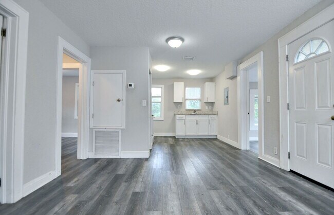 Photo - 912 Hart St Townhome