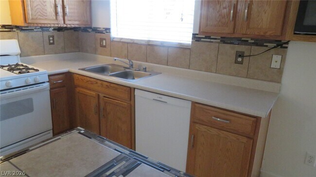 Foto del edificio - 3014 Sunrise Bay Ave