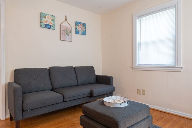 Building Photo - MOVE IN READY 4 Bedroom in the Heart of Po...