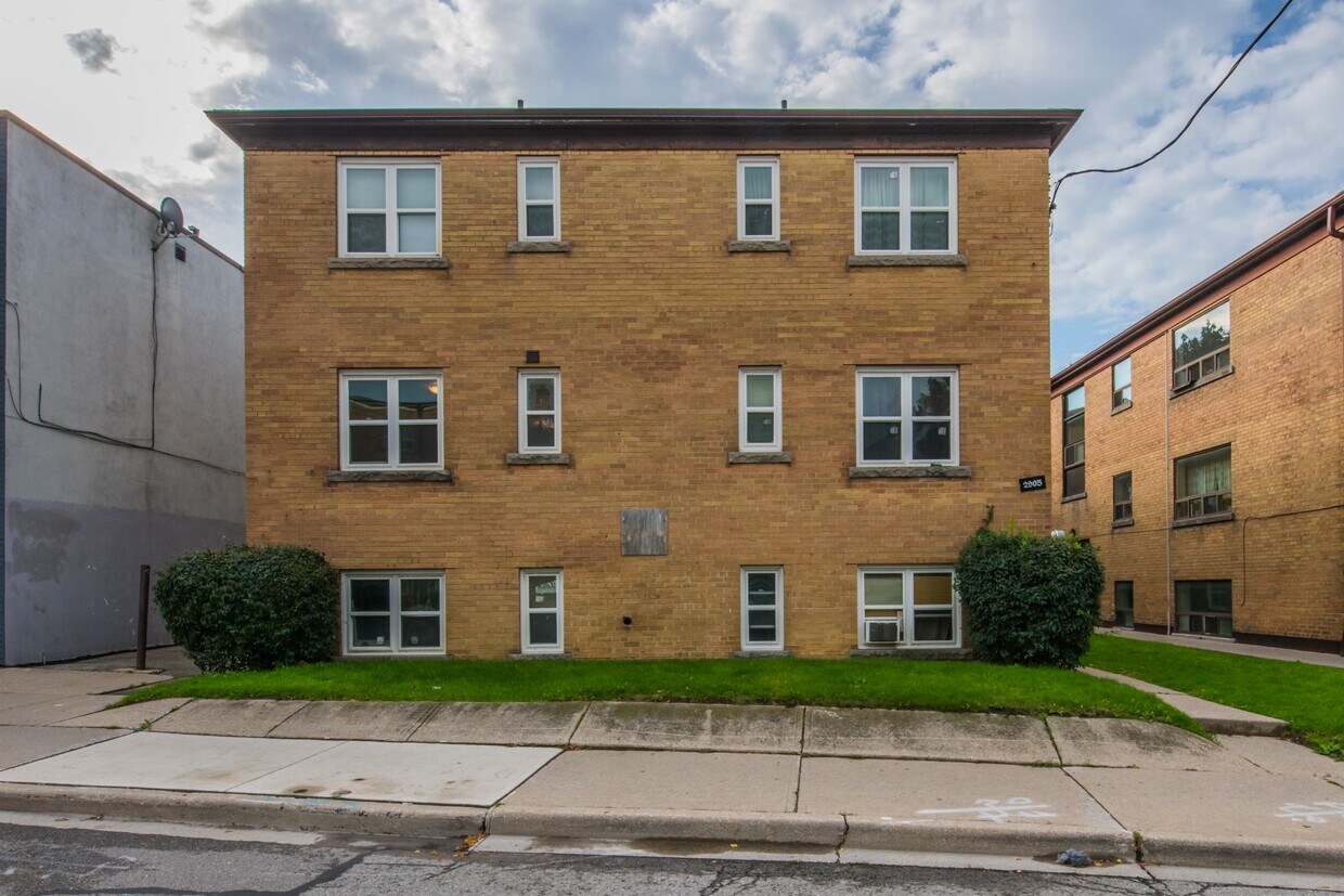 2905 Saint Clair Avenue East Apartments 2905 St Clair Ave E Toronto
