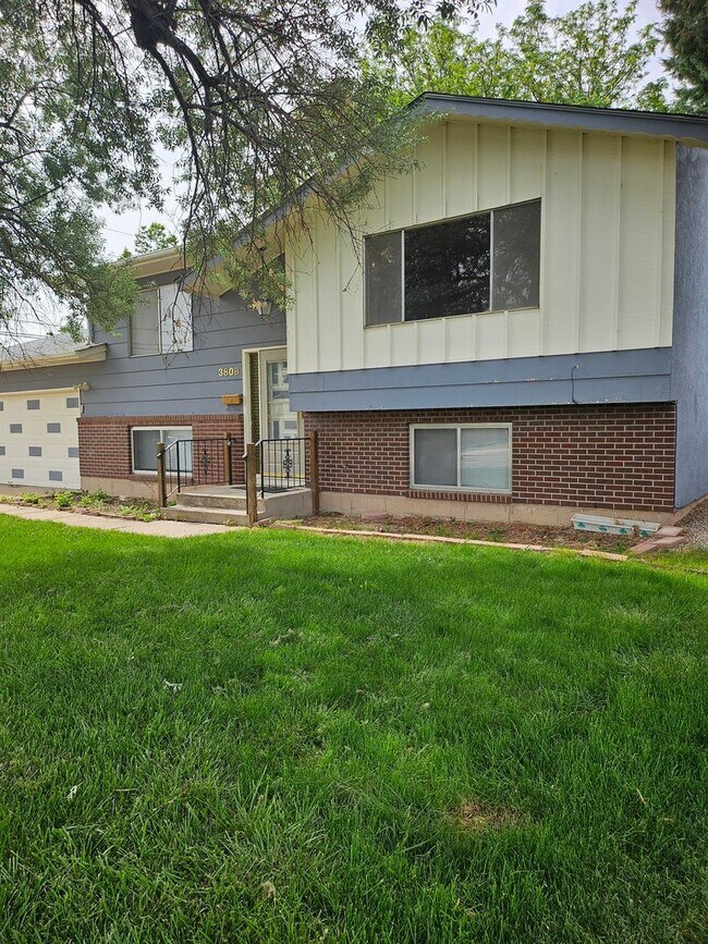 Foto del edificio - ALL PROSPECTIVE TENANTS MUST SUBMIT A $58 NON-REFUNDABLE APPLICATION FEE PER APPLICANT ONLINE AND...