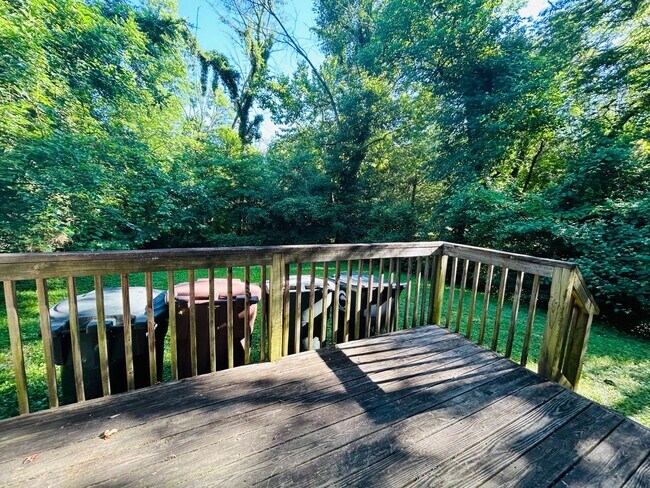 Building Photo - Lovely 3 bedroom, 2.5 bathroom 2-story hom...