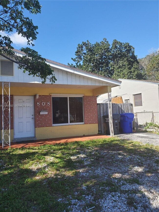 Building Photo - 808 N 24th Ave