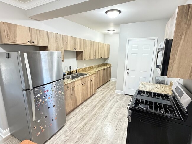 Foto del edificio - 5842 W Barry Ave