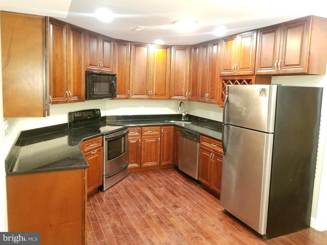 Primary Photo - 320 61st St NE