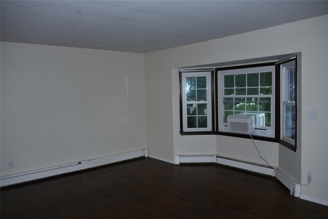Building Photo - 11 Wilhow Ct