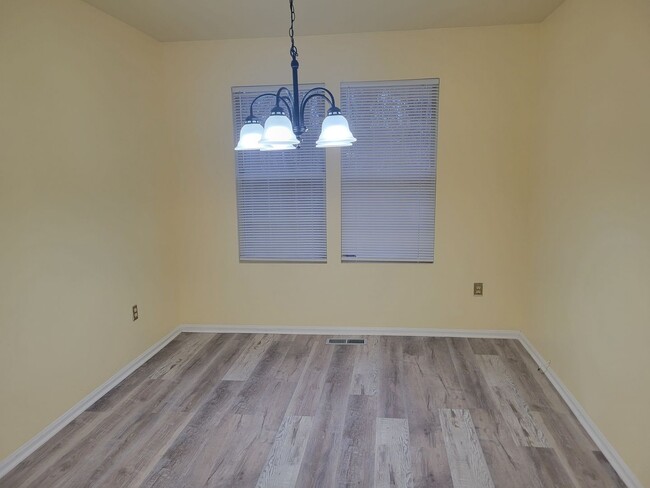 Foto del edificio - Beautiful 3 BR/3.5 BA EOG Townhome in Bowie!