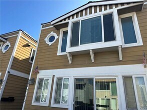 Building Photo - 208 41st St