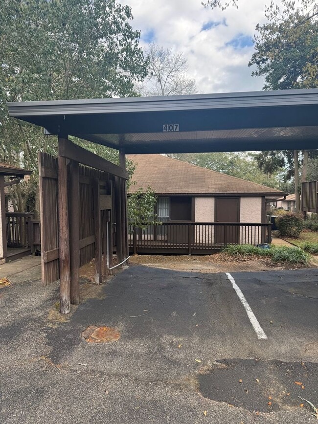 Charming and Spacious 2BR/2BA Townhome in Central Tallahassee - Charming and Spacious 2BR/2BA Townhome in Central Tallahassee